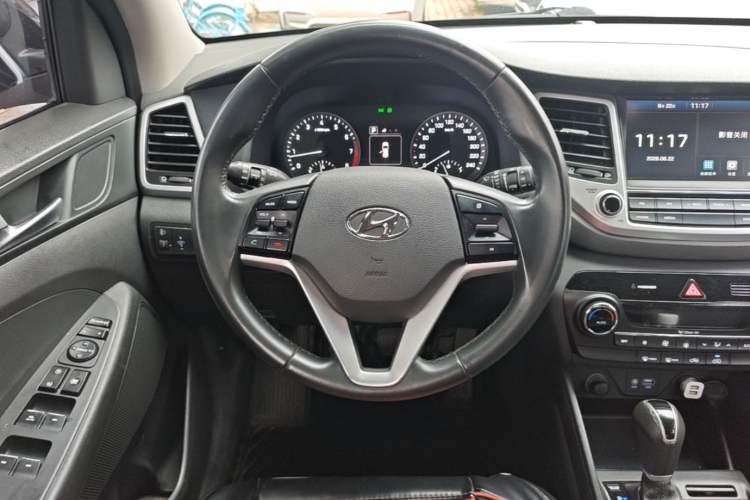 Used Hyundai Tucson 2015 1.6T Dual-Clutch Two-Wheel-Drive Leading Model Steering Wheel