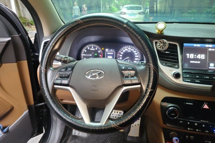 Used Hyundai Tucson 2015 1.6T Dual-Clutch Two-Wheel-Drive Smart Model Steering Wheel