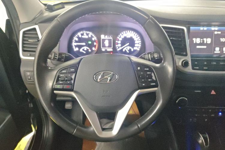 Used Hyundai Tucson 2015 1.6T Dual-Clutch Two-Wheel-Drive Smart Model Steering Wheel