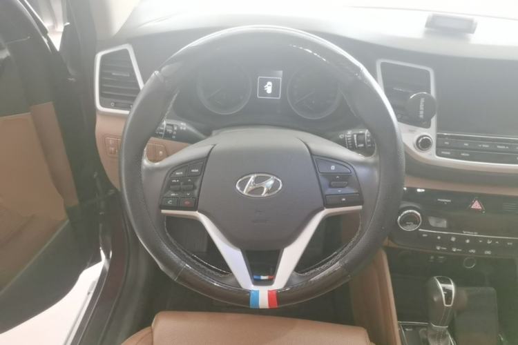 Used Hyundai Tucson 2015 1.6T Dual-Clutch Two-Wheel-Drive Smart Model Steering Wheel