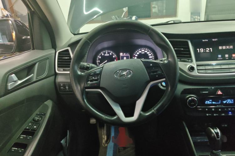 Used Hyundai Tucson 2015 1.6T Dual-Clutch Two-Wheel-Drive Smart Model Steering Wheel