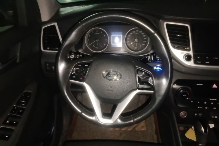 Used Hyundai Tucson 2015 1.6T Dual-Clutch Two-Wheel-Drive Smart Model Steering Wheel