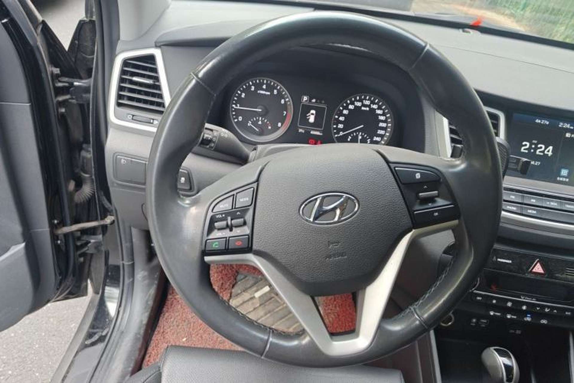 Used Hyundai Tucson 2015 1.6T Dual-Clutch Two-Wheel-Drive Smart Model Steering Wheel