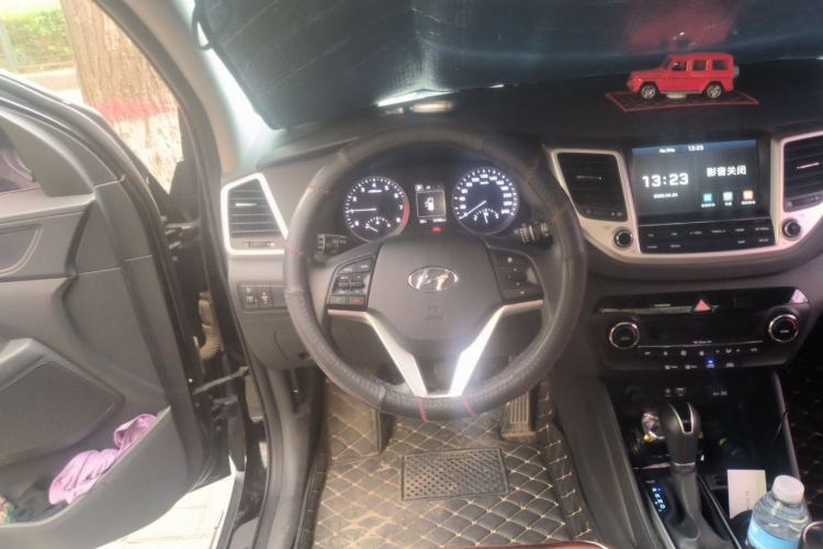 Used Hyundai Tucson 2015 1.6T Dual-Clutch Two-Wheel-Drive Smart Model Steering Wheel