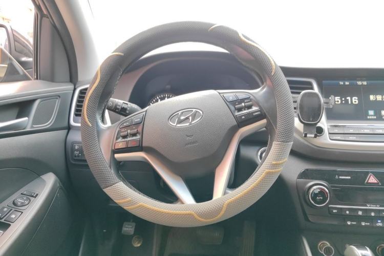 Used Hyundai Tucson 2015 1.6T Dual-Clutch Two-Wheel-Drive Smart Model Steering Wheel