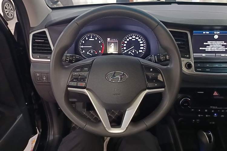 Used Hyundai Tucson 2015 1.6T Dual-Clutch Two-Wheel-Drive Smart Model Steering Wheel