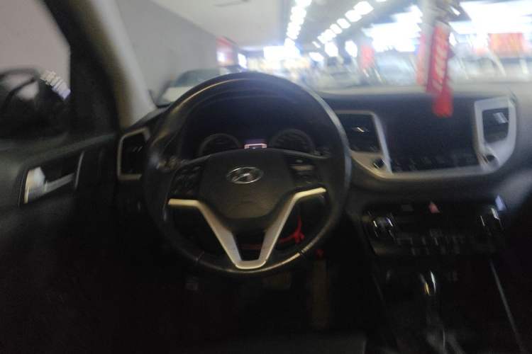 Used Hyundai Tucson 2015 1.6T Dual-Clutch Two-Wheel-Drive Smart Model Steering Wheel