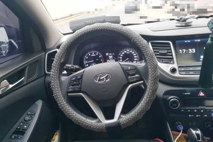Used Hyundai Tucson 2015 1.6T Dual-Clutch Two-Wheel-Drive Smart Model Steering Wheel