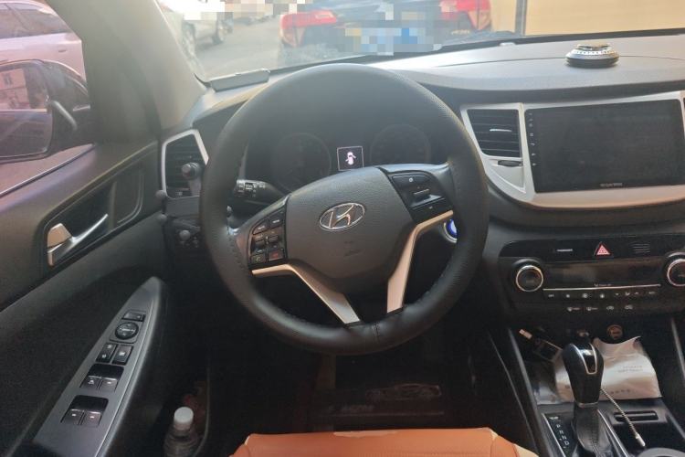 Used Hyundai Tucson 2015 1.6T Dual-Clutch Two-Wheel-Drive Smart Model Steering Wheel