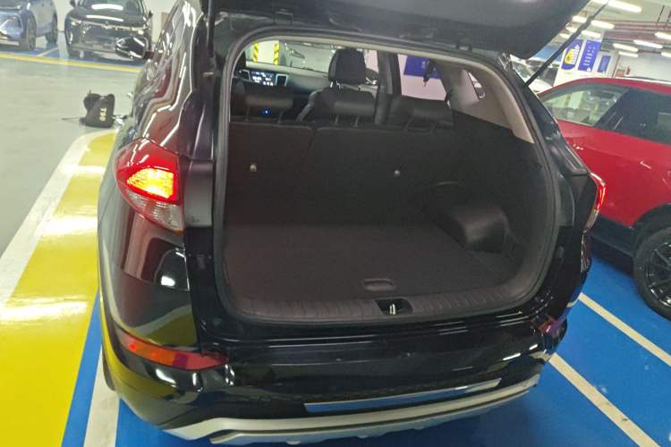 Used Hyundai Tucson 2015 1.6T Dual-Clutch Two-Wheel-Drive Smart Model Trunk