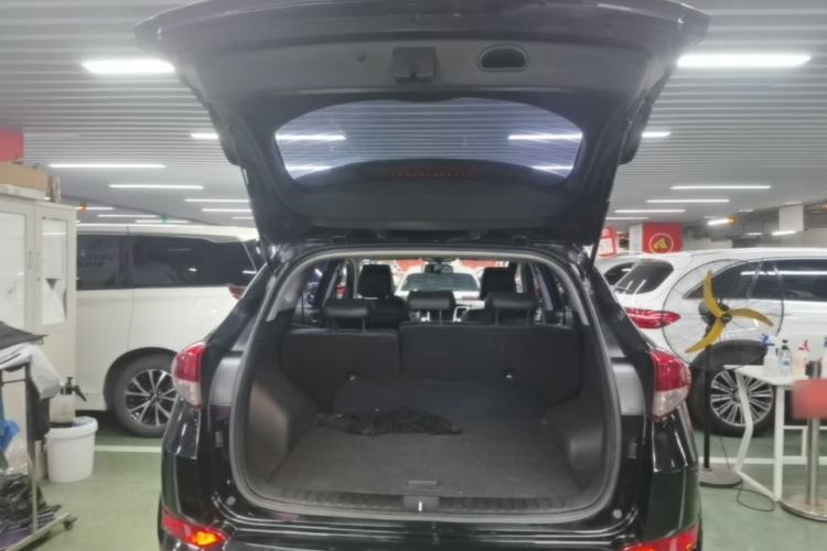 Used Hyundai Tucson 2015 1.6T Dual-Clutch Two-Wheel-Drive Smart Model Trunk