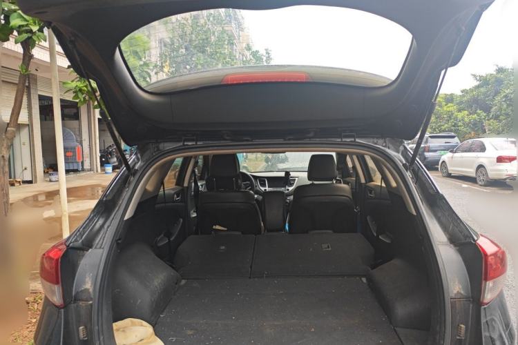 Used Hyundai Tucson 2015 1.6T Dual-Clutch Two-Wheel-Drive Smart Model Trunk