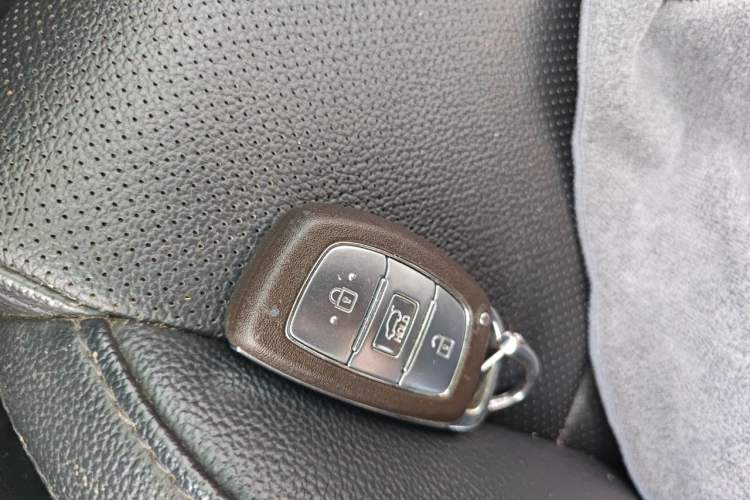 Used Hyundai Tucson 2015 1.6T Dual-Clutch Two-Wheel-Drive Smart Model Vehicle Key