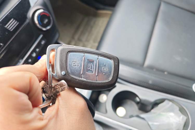 Used Hyundai Tucson 2015 1.6T Dual-Clutch Two-Wheel-Drive Smart Model Vehicle Key