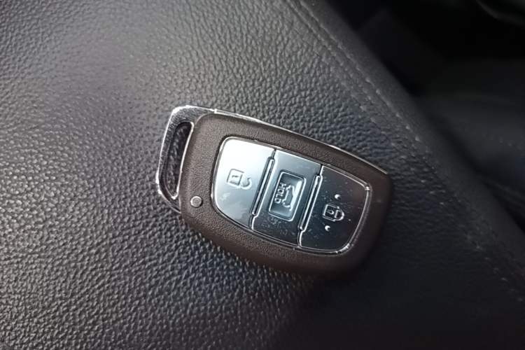 Used Hyundai Tucson 2015 1.6T Dual-Clutch Two-Wheel-Drive Smart Model Vehicle Key