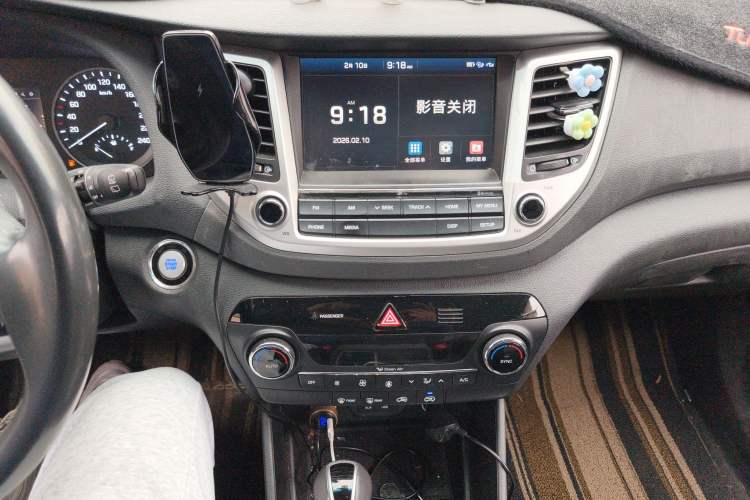 Used Hyundai Tucson 2015 1.6T Dual-Clutch Two-Wheel-Drive Smart Model Audio And AC Panel