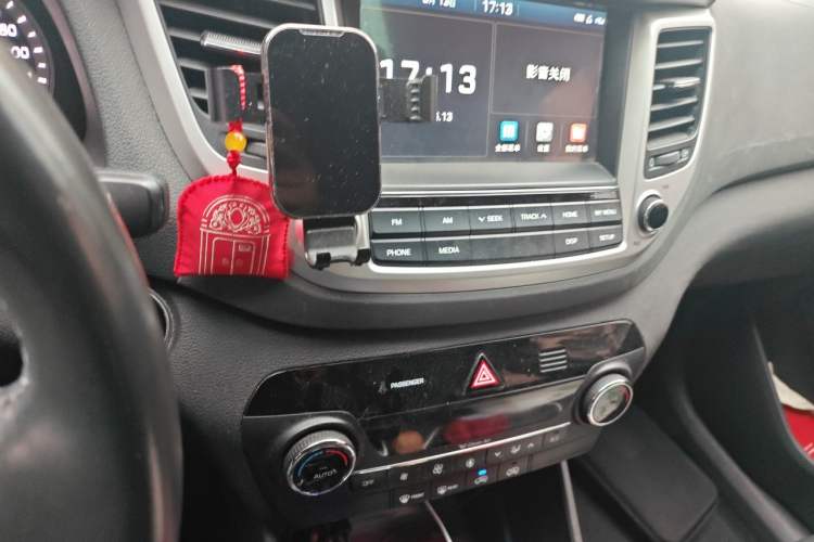 Used Hyundai Tucson 2015 1.6T Dual-Clutch Two-Wheel-Drive Smart Model Audio And AC Panel