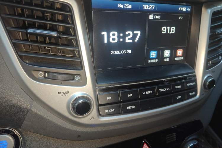 Used Hyundai Tucson 2015 1.6T Dual-Clutch Two-Wheel-Drive Smart Model Audio And AC Panel