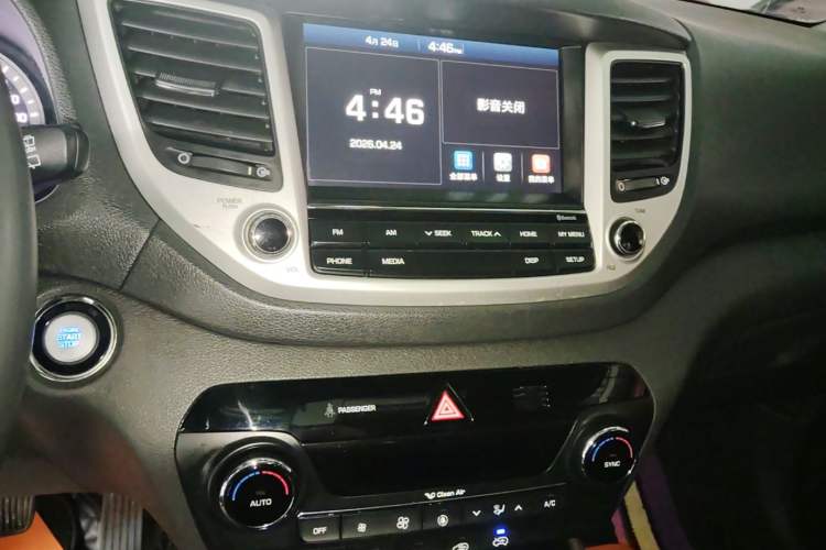 Used Hyundai Tucson 2015 1.6T Dual-Clutch Two-Wheel-Drive Smart Model Audio And AC Panel