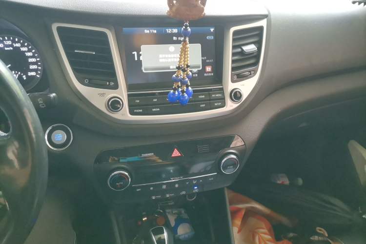 Used Hyundai Tucson 2015 1.6T Dual-Clutch Two-Wheel-Drive Smart Model Audio And AC Panel