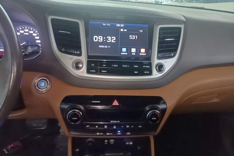 Used Hyundai Tucson 2015 1.6T Dual-Clutch Two-Wheel-Drive Smart Model Audio And AC Panel
