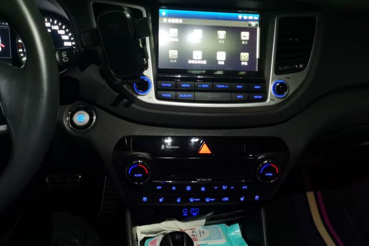 Used Hyundai Tucson 2015 1.6T Dual-Clutch Four-Wheel Drive Flagship Model Audio And AC Panel