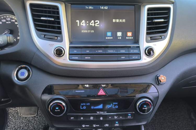 Used Hyundai Tucson 2015 1.6T Dual-Clutch Two-Wheel-Drive Smart Model Audio And AC Panel