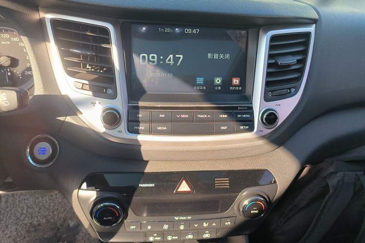 Used Hyundai Tucson 2015 1.6T Dual-Clutch Two-Wheel-Drive Smart Model Audio And AC Panel