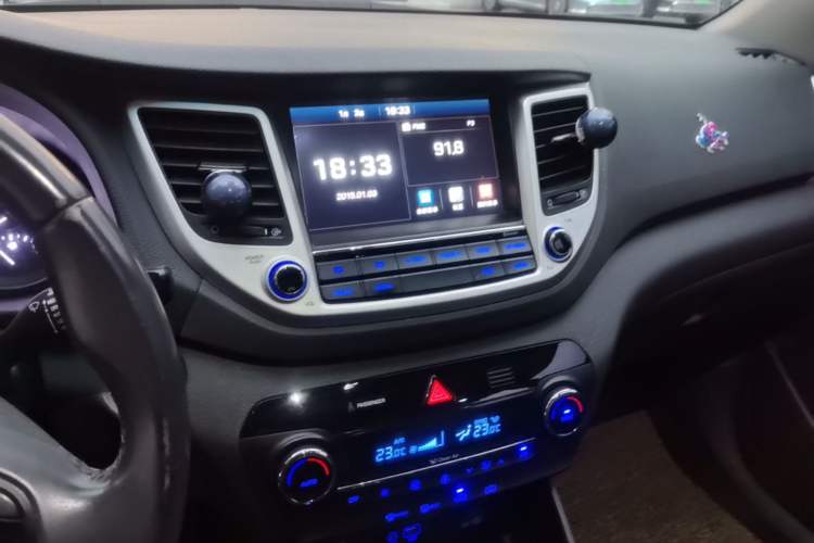 Used Hyundai Tucson 2015 1.6T Dual-Clutch Two-Wheel-Drive Smart Model Audio And AC Panel