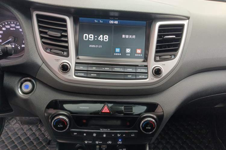 Used Hyundai Tucson 2015 1.6T Dual-Clutch Two-Wheel-Drive Smart Model Audio And AC Panel