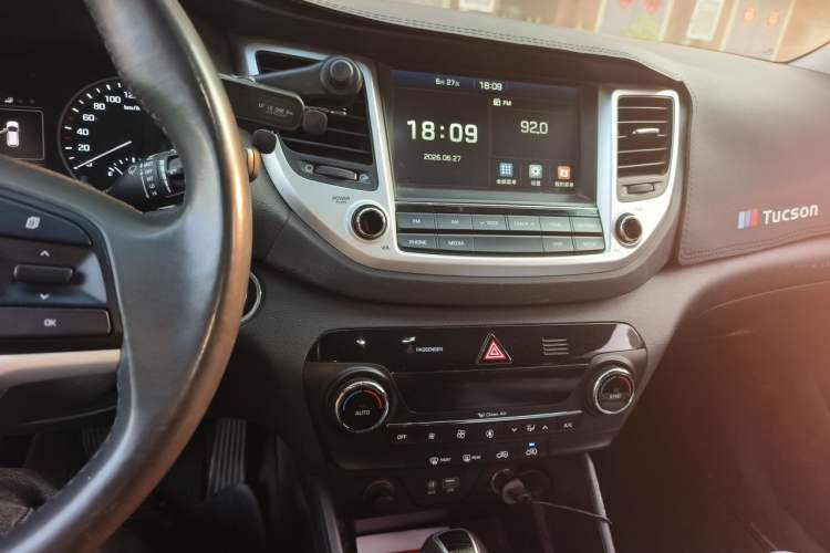 Used Hyundai Tucson 2015 1.6T Dual-Clutch Two-Wheel-Drive Smart Model Audio And AC Panel