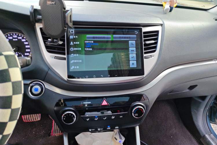Used Hyundai Tucson 2015 2.0L Automatic Two-Wheel Drive Smart Version Audio And AC Panel