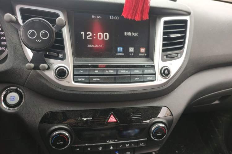 Used Hyundai Tucson 2015 1.6T Dual-Clutch Two-Wheel-Drive Leading Model Audio And AC Panel