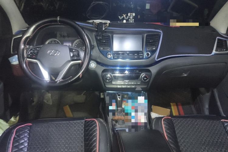 Used Hyundai Tucson 2015 1.6T Dual-Clutch Two-Wheel-Drive Smart Model Center Console