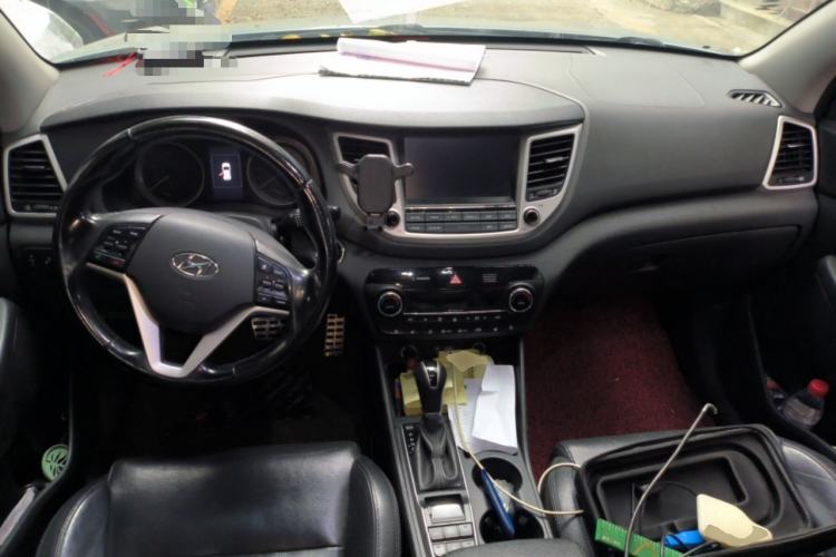 Used Hyundai Tucson 2015 1.6T Dual-Clutch Four-Wheel Drive Flagship Model Center Console