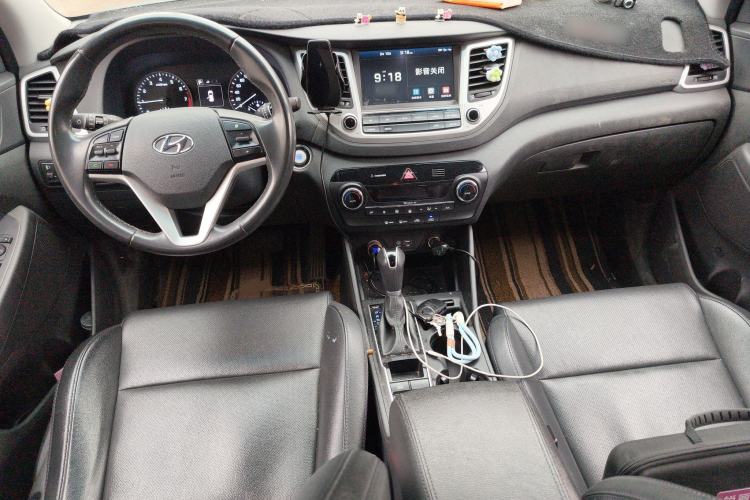 Used Hyundai Tucson 2015 1.6T Dual-Clutch Two-Wheel-Drive Smart Model Center Console