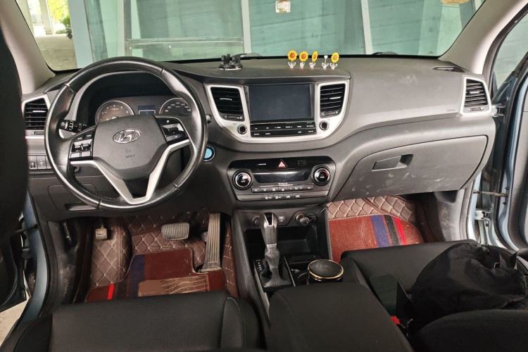 Used Hyundai Tucson 2015 1.6T Dual-Clutch Two-Wheel-Drive Smart Model Center Console
