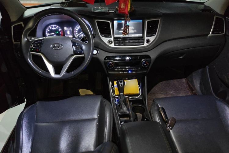 Used Hyundai Tucson 2015 1.6T Dual-Clutch Two-Wheel-Drive Smart Model Center Console