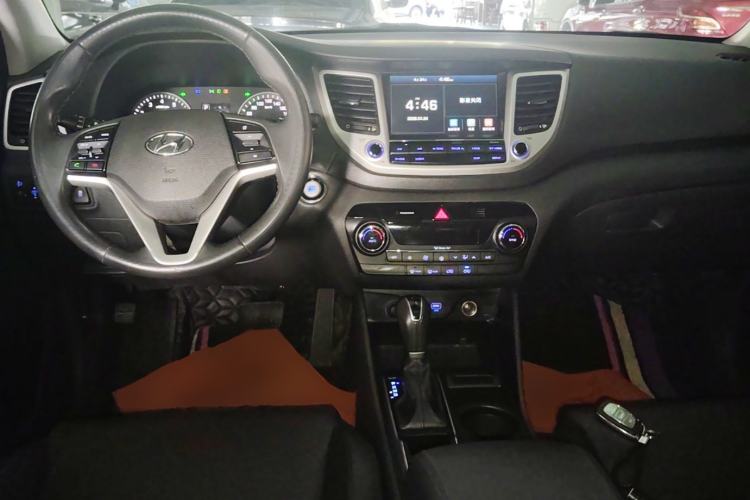 Used Hyundai Tucson 2015 1.6T Dual-Clutch Two-Wheel-Drive Smart Model Center Console