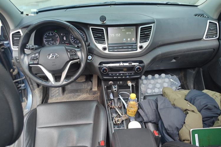 Used Hyundai Tucson 2015 1.6T Dual-Clutch Two-Wheel-Drive Leading Model Center Console