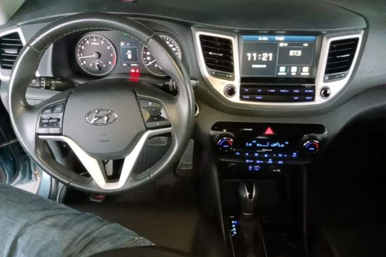 Used Hyundai Tucson 2015 1.6T Dual-Clutch Two-Wheel-Drive Smart Model Center Console