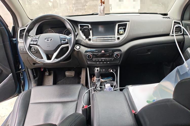 Used Hyundai Tucson 2015 1.6T Dual-Clutch Two-Wheel-Drive Smart Model Center Console
