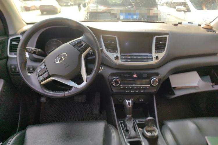 Used Hyundai Tucson 2015 1.6T Dual-Clutch Two-Wheel-Drive Leading Model Center Console