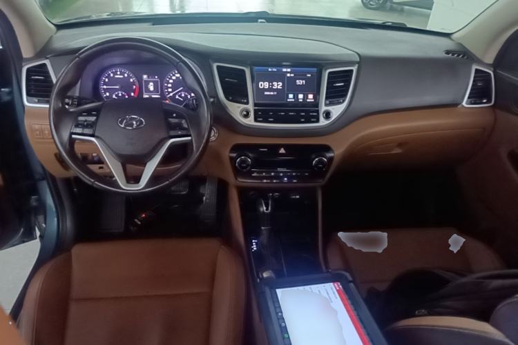 Used Hyundai Tucson 2015 1.6T Dual-Clutch Two-Wheel-Drive Smart Model Center Console
