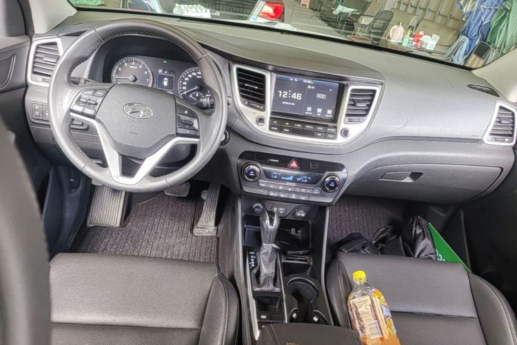 Used Hyundai Tucson 2015 1.6T Dual-Clutch Two-Wheel-Drive Smart Model Center Console