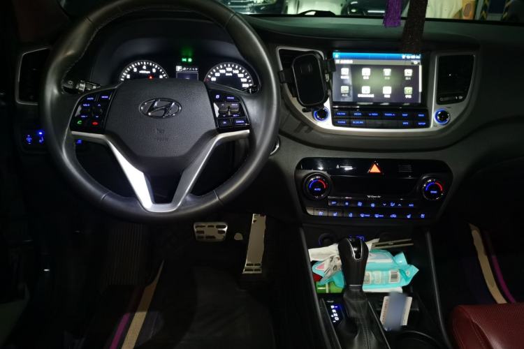 Used Hyundai Tucson 2015 1.6T Dual-Clutch Four-Wheel Drive Flagship Model Center Console