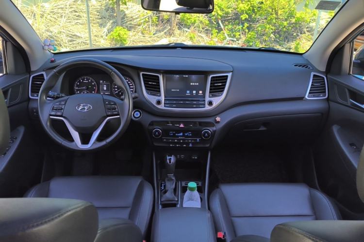 Used Hyundai Tucson 2015 1.6T Dual-Clutch Two-Wheel-Drive Smart Model Center Console