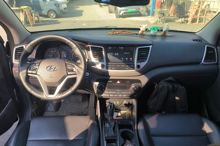 Used Hyundai Tucson 2015 1.6T Dual-Clutch Two-Wheel-Drive Smart Model Center Console