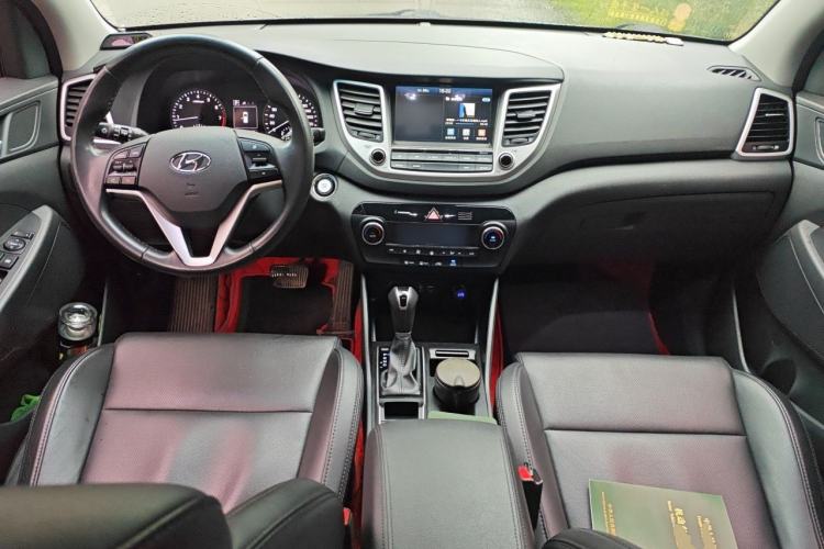 Used Hyundai Tucson 2015 1.6T Dual-Clutch Two-Wheel-Drive Smart Model Center Console