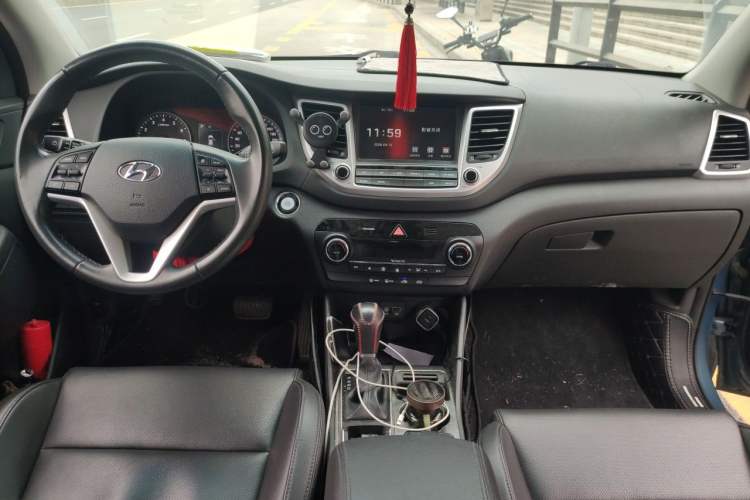 Used Hyundai Tucson 2015 1.6T Dual-Clutch Two-Wheel-Drive Leading Model Center Console